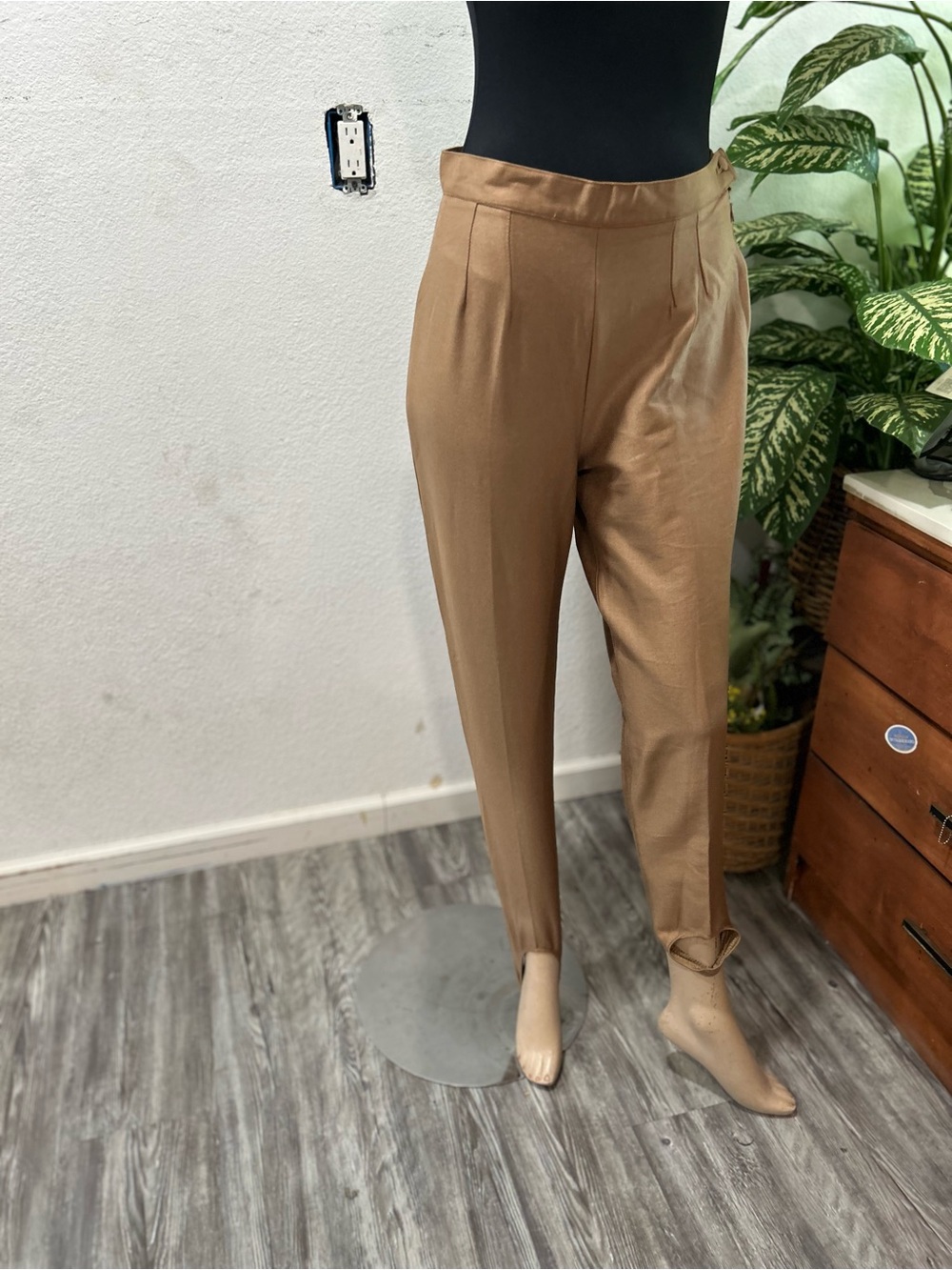 Cache Tailored High-Waist Dress Pants in brown